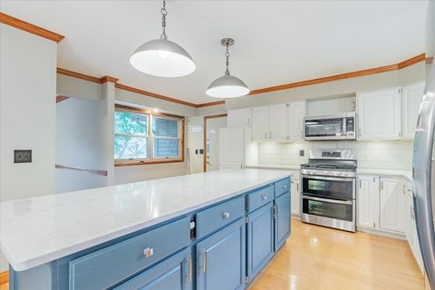 Tiny photo for 10 Inverness Drive, Bloomington, IL 61701 (MLS # 12485026)