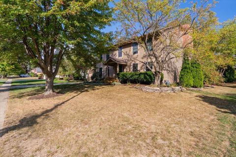 Tiny photo for 10 Inverness Drive, Bloomington, IL 61701 (MLS # 12485026)