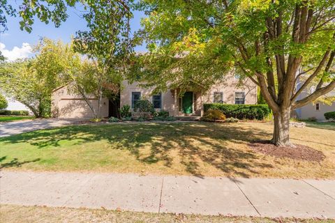 Photo of 10 Inverness Drive, Bloomington, IL 61701 (MLS # 12485026)