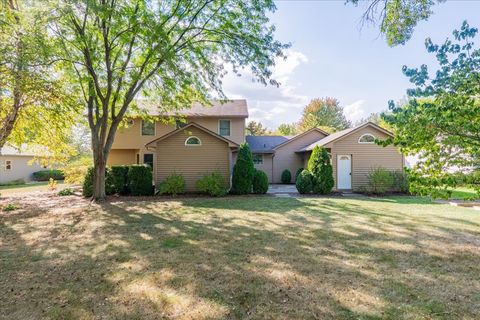 Tiny photo for 10 Inverness Drive, Bloomington, IL 61701 (MLS # 12485026)