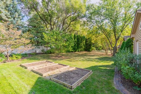 Tiny photo for 10 Inverness Drive, Bloomington, IL 61701 (MLS # 12485026)