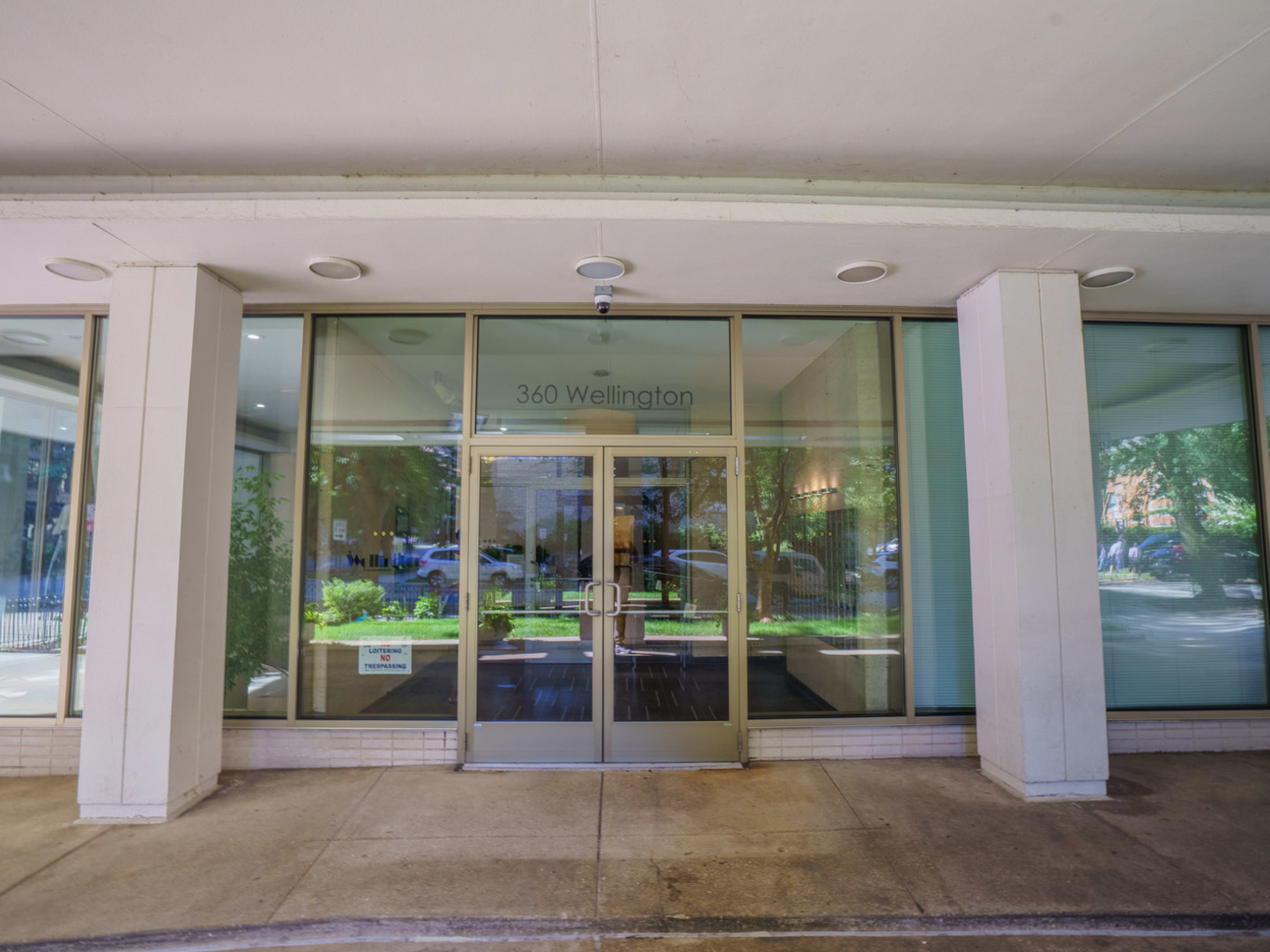 360 W Wellington Avenue 14D