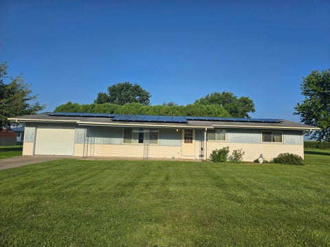 Tiny photo for 319 Rogers Road, Carthage, IL 62321 (MLS # 100539095)