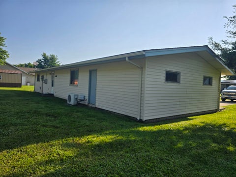 Tiny photo for 319 Rogers Road, Carthage, IL 62321 (MLS # 100539095)