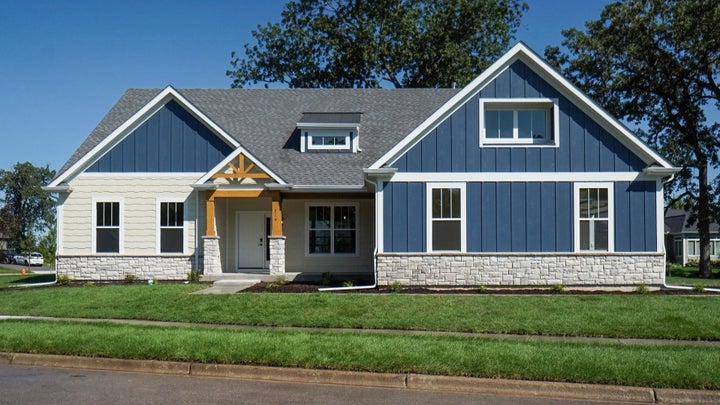 Photo 1 of 31 — 214 Burr Oak Circle, Elgin, IL 60124