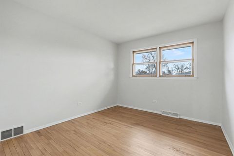 Tiny photo for 15108 Hamlin Avenue, Midlothian, IL 60445 (MLS # 12536220)