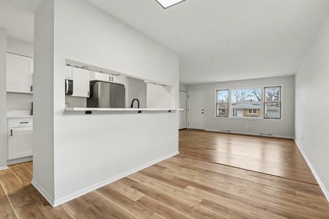 Tiny photo for 15108 Hamlin Avenue, Midlothian, IL 60445 (MLS # 12536220)