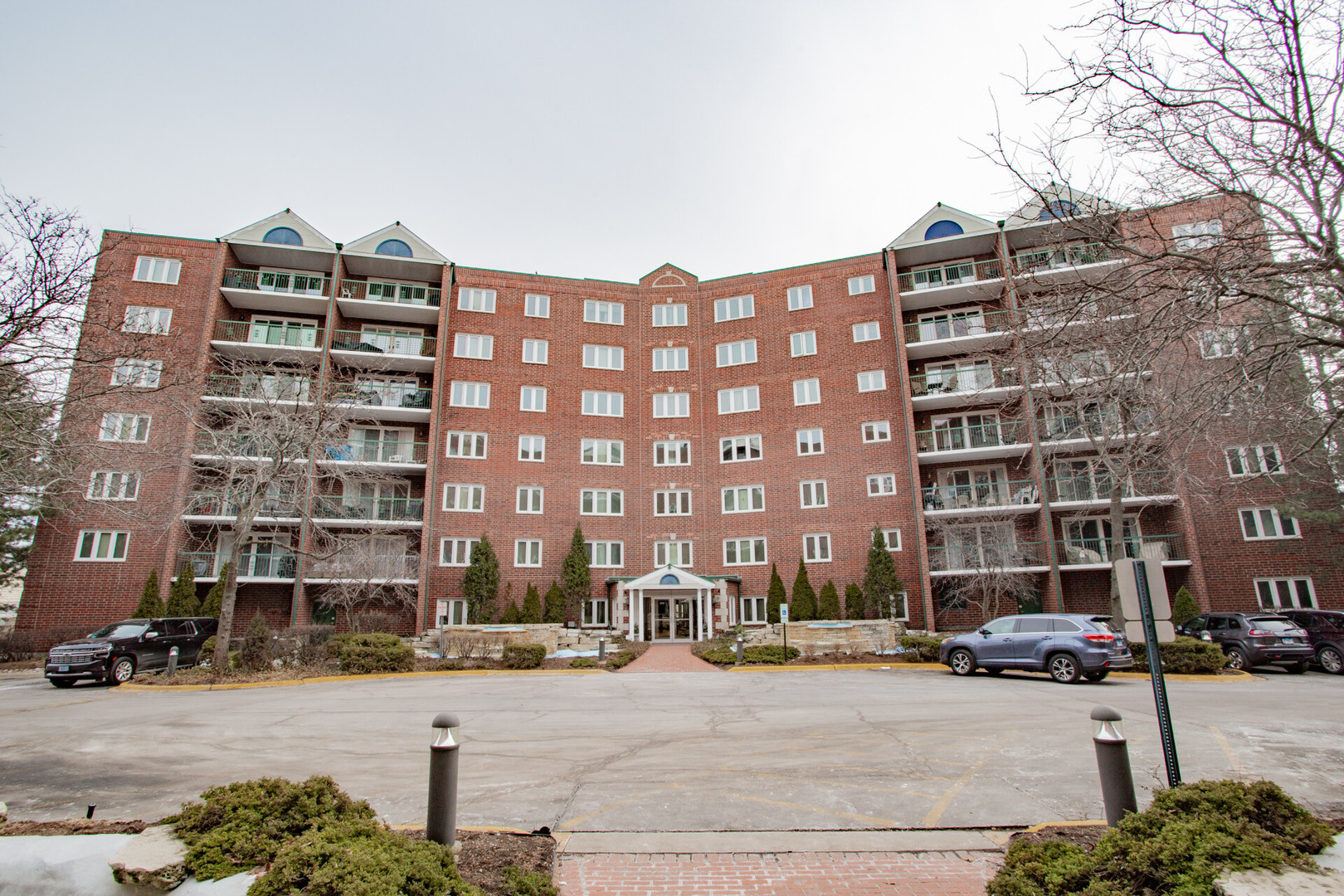 8540 W Foster Avenue 504