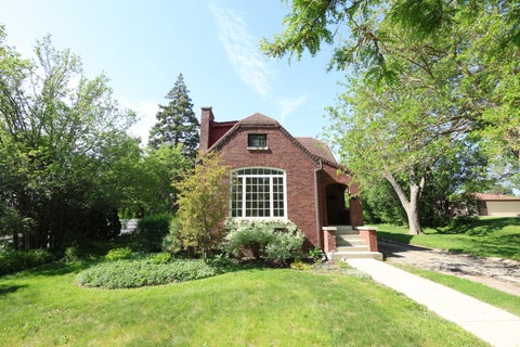 Photo of 19 W Hattendorf Avenue, Roselle, IL 60172 (MLS # 12658514)
