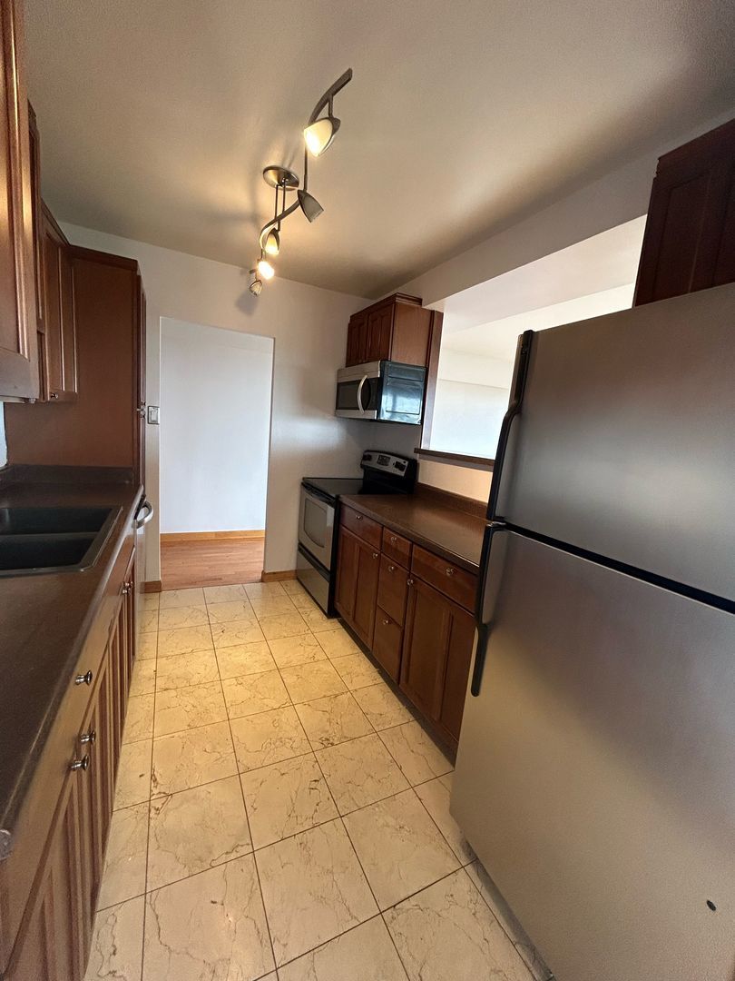 4180 N Marine Drive 405