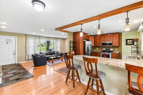 Tiny photo for 336 W Lincoln Avenue, Libertyville, IL 60048 (MLS # 12628934)