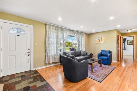 Tiny photo for 336 W Lincoln Avenue, Libertyville, IL 60048 (MLS # 12628934)