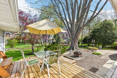 Tiny photo for 336 W Lincoln Avenue, Libertyville, IL 60048 (MLS # 12628934)