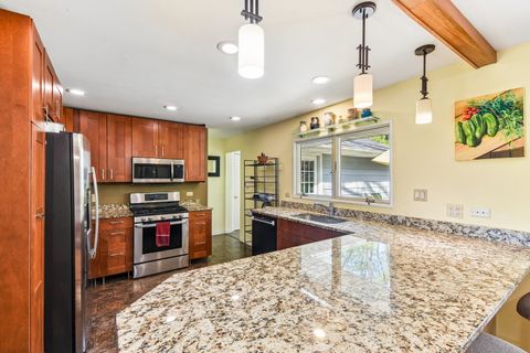 Tiny photo for 336 W Lincoln Avenue, Libertyville, IL 60048 (MLS # 12628934)