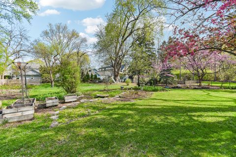 Tiny photo for 336 W Lincoln Avenue, Libertyville, IL 60048 (MLS # 12628934)