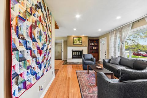 Tiny photo for 336 W Lincoln Avenue, Libertyville, IL 60048 (MLS # 12628934)