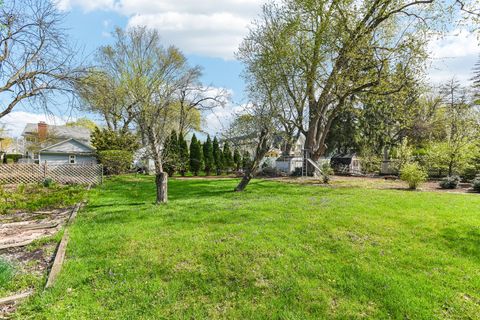 Tiny photo for 336 W Lincoln Avenue, Libertyville, IL 60048 (MLS # 12628934)