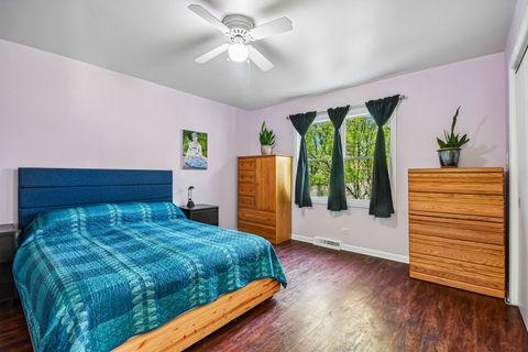 Tiny photo for 336 W Lincoln Avenue, Libertyville, IL 60048 (MLS # 12628934)