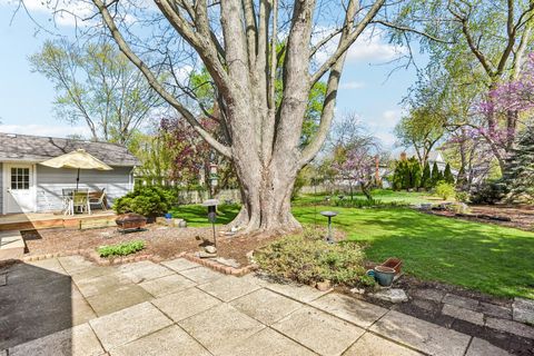 Tiny photo for 336 W Lincoln Avenue, Libertyville, IL 60048 (MLS # 12628934)