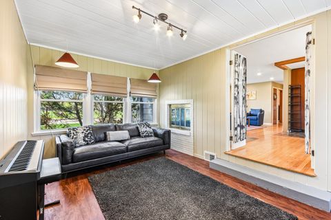 Tiny photo for 336 W Lincoln Avenue, Libertyville, IL 60048 (MLS # 12628934)