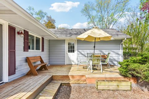 Tiny photo for 336 W Lincoln Avenue, Libertyville, IL 60048 (MLS # 12628934)