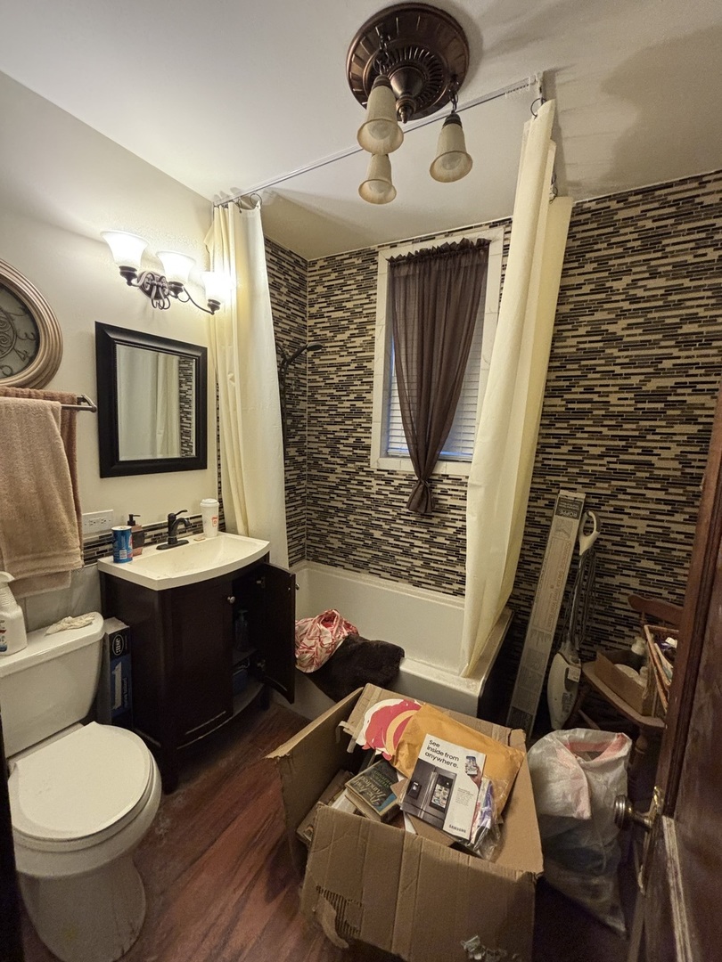 4242 W 21st Place