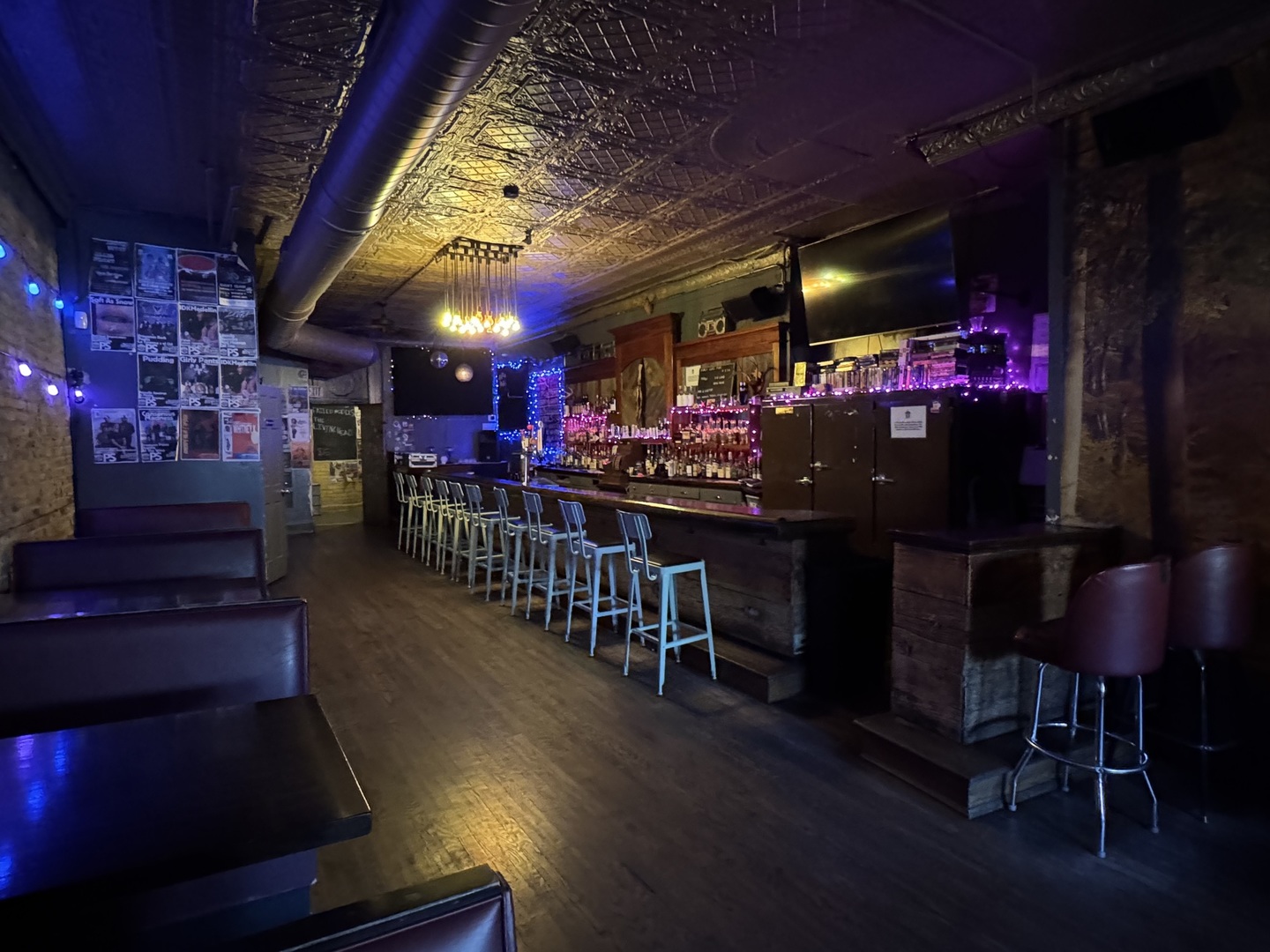 3425 W Fullerton Avenue