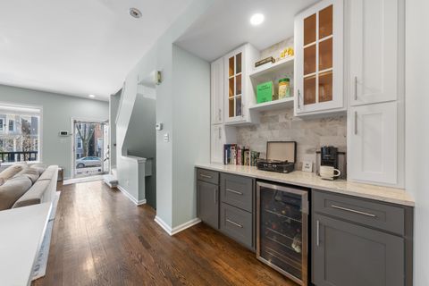 Tiny photo for 3736 N Janssen Avenue #A, Chicago, IL 60613 (MLS # 12595526)