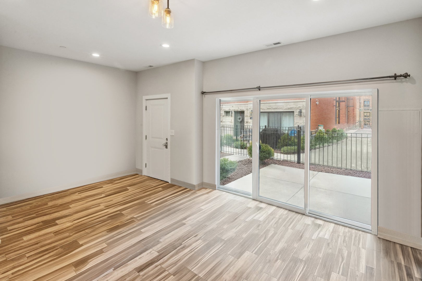 2237 W Coulter Street 4