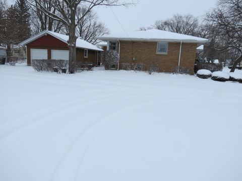 120 E 6 Th Streets Momence IL 60954