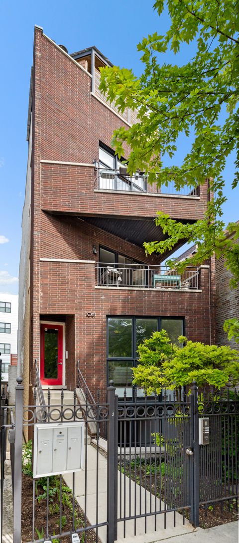Photo of 1061 N Marshfield Avenue #1, Chicago, IL 60622 (MLS # 12655939)