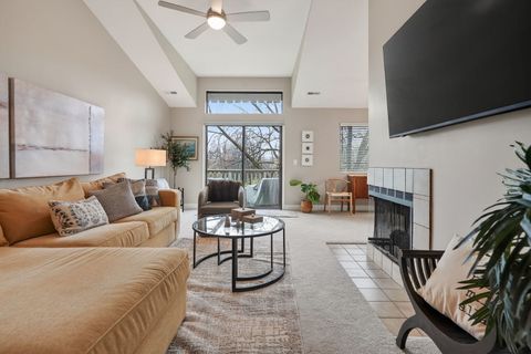 Tiny photo for 962 Shoreline Road #898, Lake Barrington, IL 60010 (MLS # 12635416)