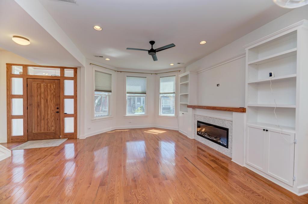 2838 N Hamlin Avenue