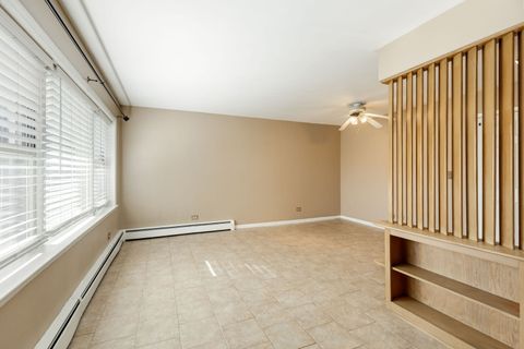 Tiny photo for 720 N WESTERN Avenue #4, Park Ridge, IL 60068 (MLS # 12583059)