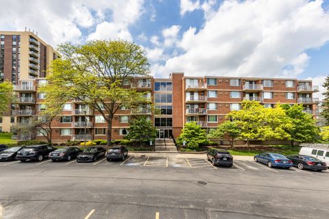 Photo of 2222 S Stewart Avenue #4K, Lombard, IL 60148 (MLS # 12376320)