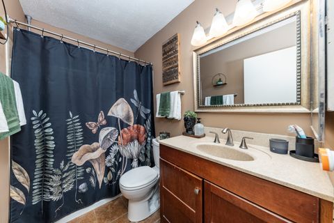 Tiny photo for 2222 S Stewart Avenue #4K, Lombard, IL 60148 (MLS # 12376320)