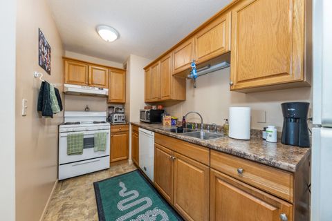 Tiny photo for 2222 S Stewart Avenue #4K, Lombard, IL 60148 (MLS # 12376320)