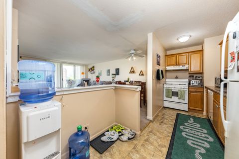 Tiny photo for 2222 S Stewart Avenue #4K, Lombard, IL 60148 (MLS # 12376320)