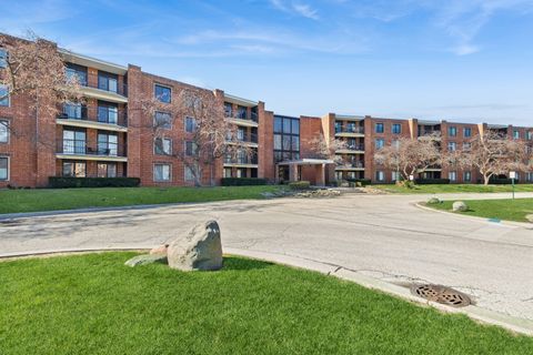 Photo of 1415 E Central Road #405A, Arlington Heights, IL 60005 (MLS # 12613221)