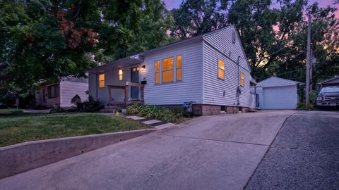 Tiny photo for 1513 N Linden Street, Bloomington, IL 61701 (MLS # 12711162)