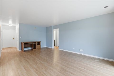 Tiny photo for 100 S Vail Avenue #203, Arlington Heights, IL 60005 (MLS # 12635015)