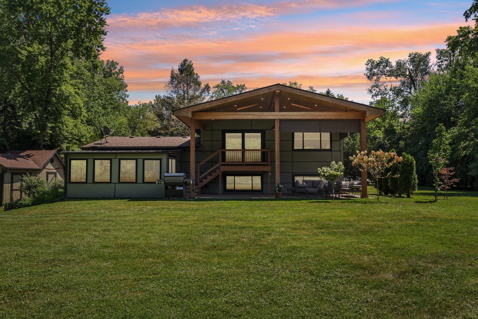 21W640 Maple Avenue - Photo 4
