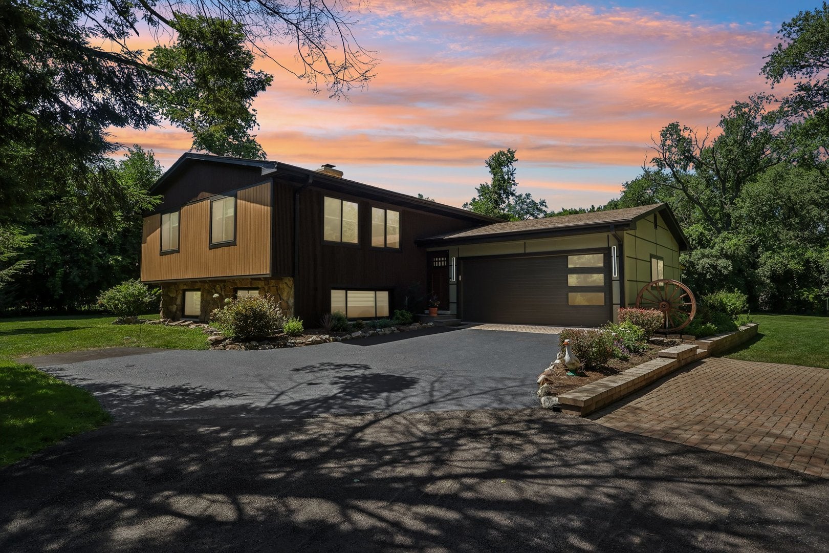 21W640 Maple Avenue - Photo 3