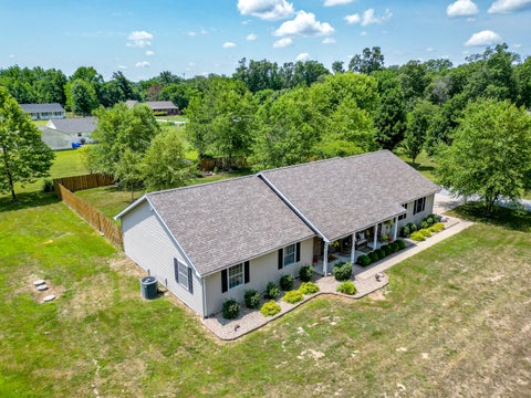Tiny photo for 923 Sycamore Road, Carbondale, IL 62901 (MLS # 12689622)