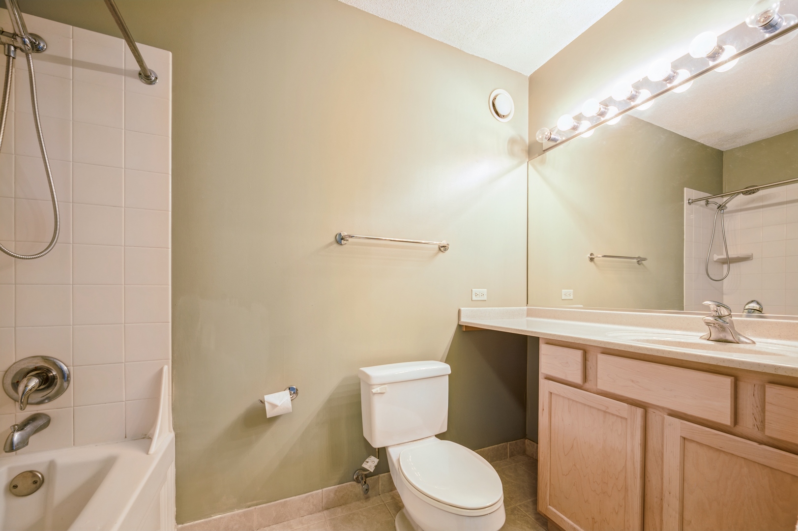 222 N COLUMBUS Drive 2102