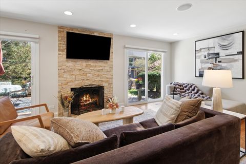 Tiny photo for 39 The Court of Cobblestone Court, Northbrook, IL 60062 (MLS # 12623518)