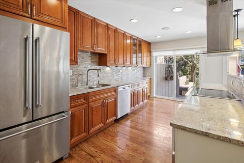 Tiny photo for 39 The Court of Cobblestone Court, Northbrook, IL 60062 (MLS # 12623518)