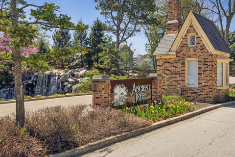 Tiny photo for 39 The Court of Cobblestone Court, Northbrook, IL 60062 (MLS # 12623518)