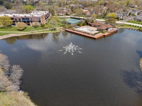 Tiny photo for 39 The Court of Cobblestone Court, Northbrook, IL 60062 (MLS # 12623518)