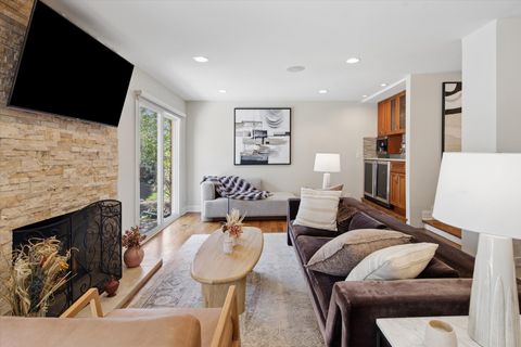Tiny photo for 39 The Court of Cobblestone Court, Northbrook, IL 60062 (MLS # 12623518)